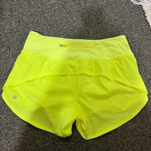 Lululemon Mid Rise Speed Up Shorts 2.5”